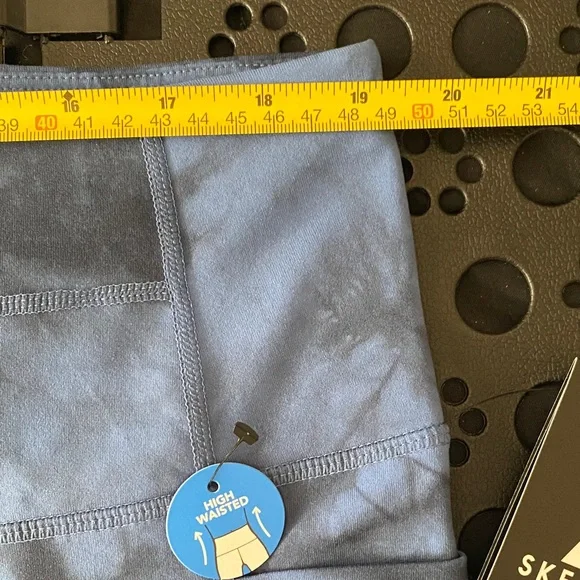 #S122- NWT Skechers Women's Blue Tie Dye 7/8 Active Leggings w/pockets- 3xl - Picture 2 of 5